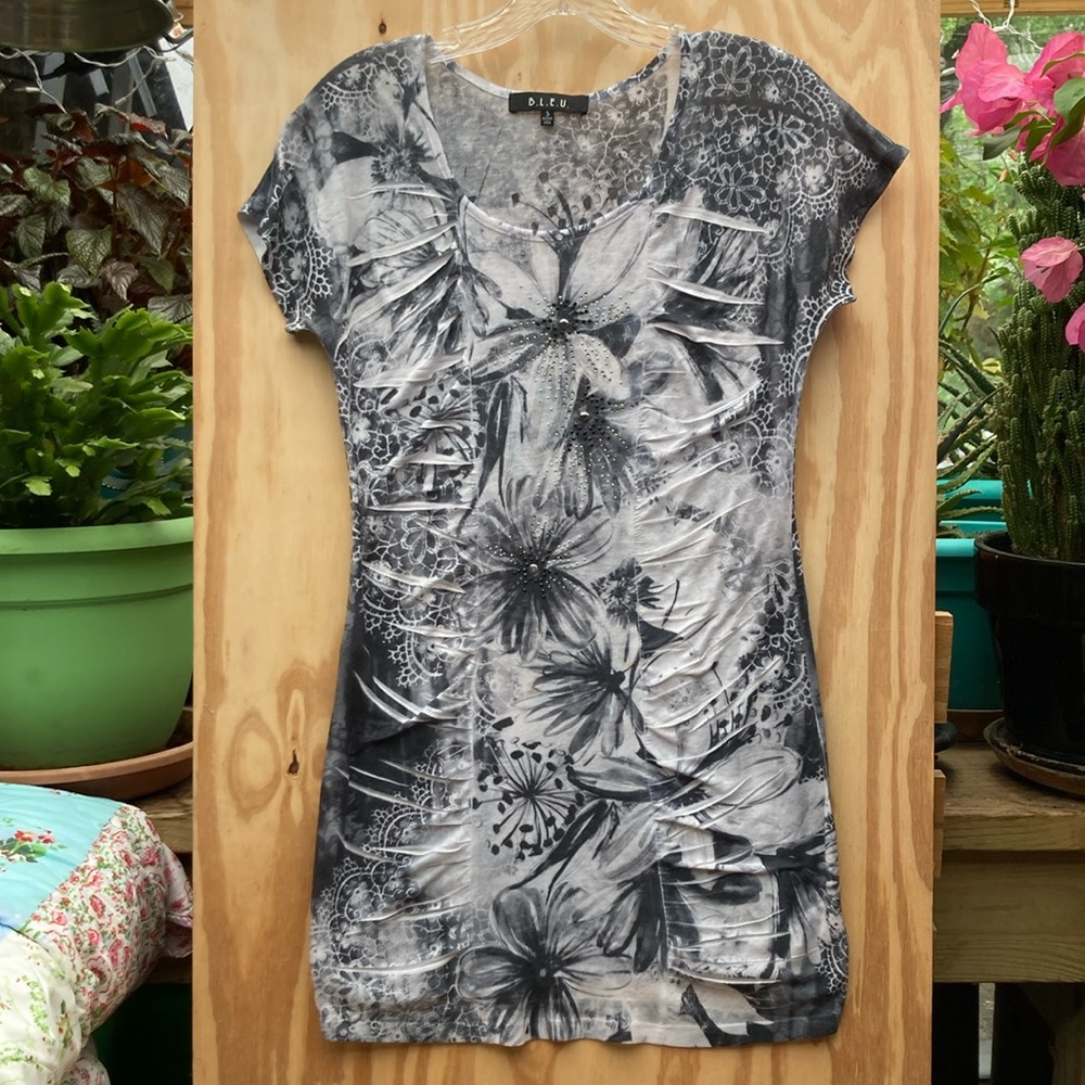 Bleu Women's Gray and White Floral Top, Size Small